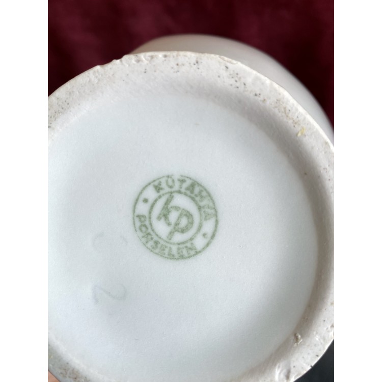 Porselen v Cam Karma Lot