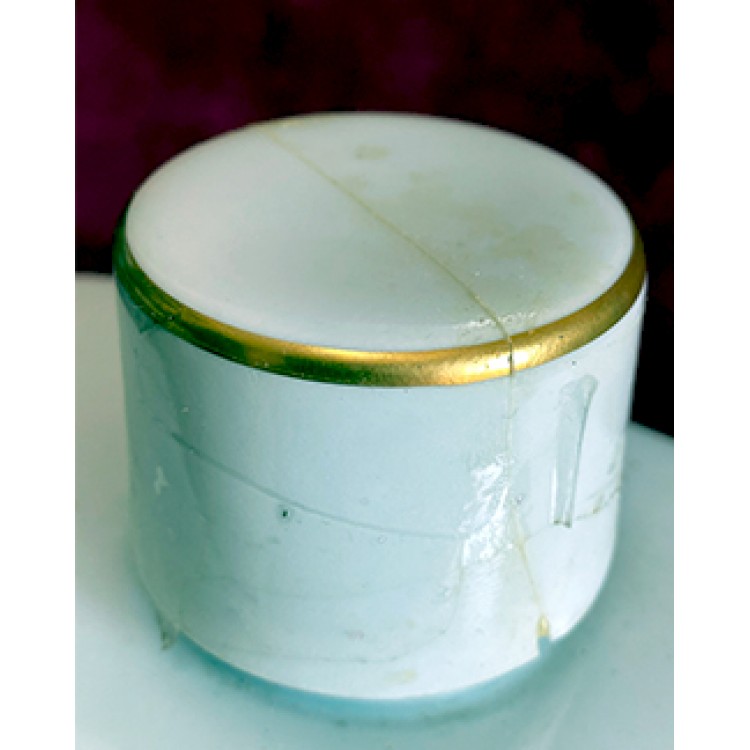 Porselen v Cam Karma Lot